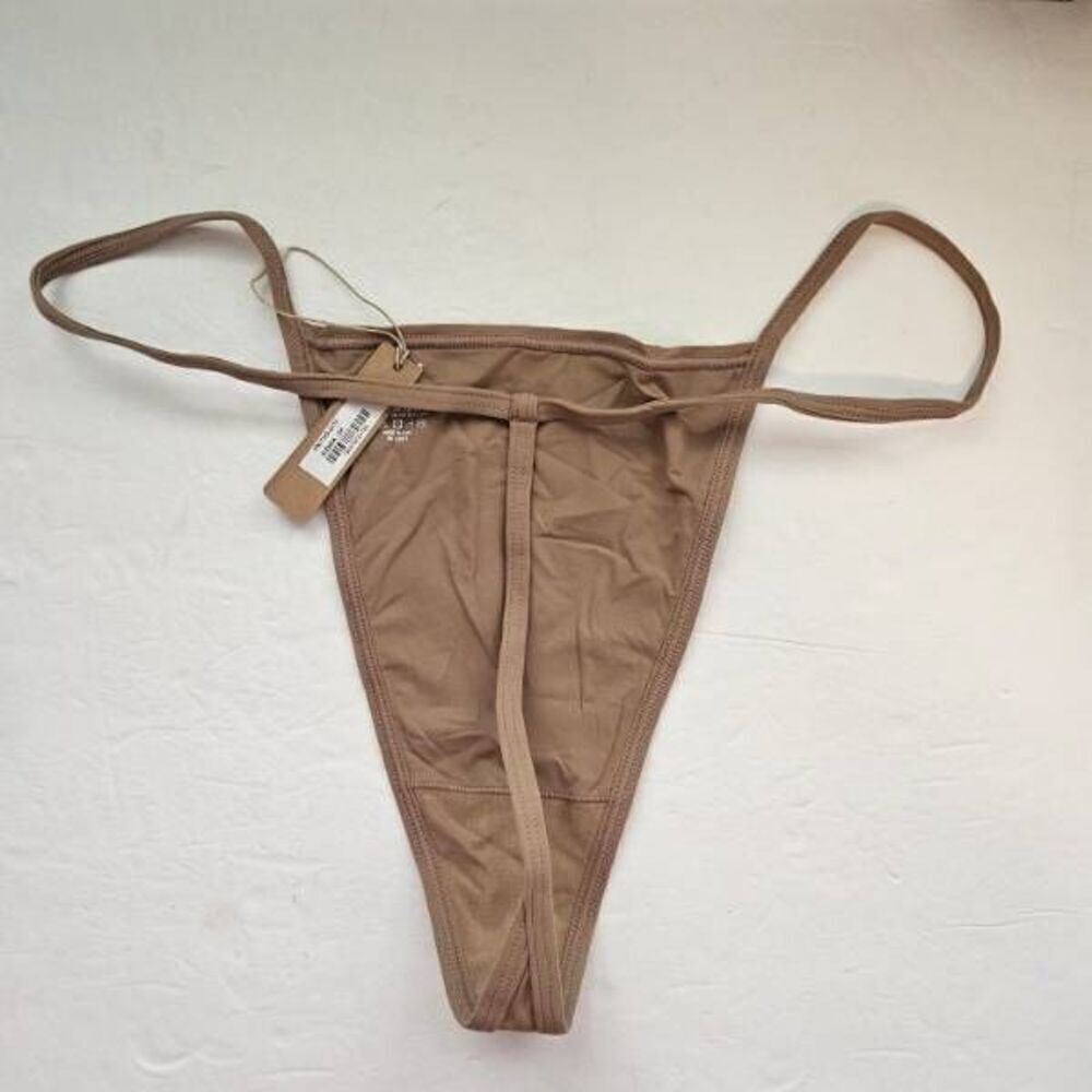 Skims string panty Nwt - Picture 7 of 7